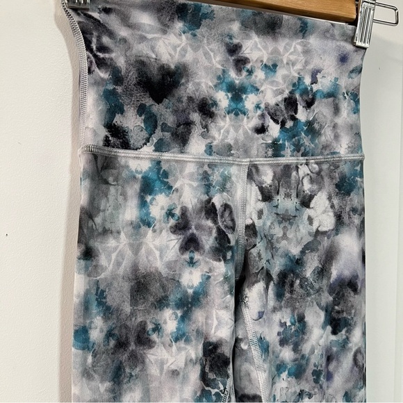 Lululemon Align Super High-Rise Pant 25”
Kaleidofloral Multi size 0 - Picture 11 of 11